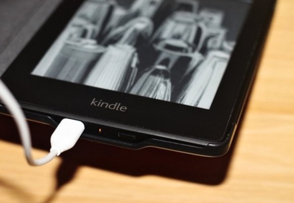 Obal na čítačku Kindle Paperwhite 1, 2, 3 Durable - AK47 - tmavomodrý