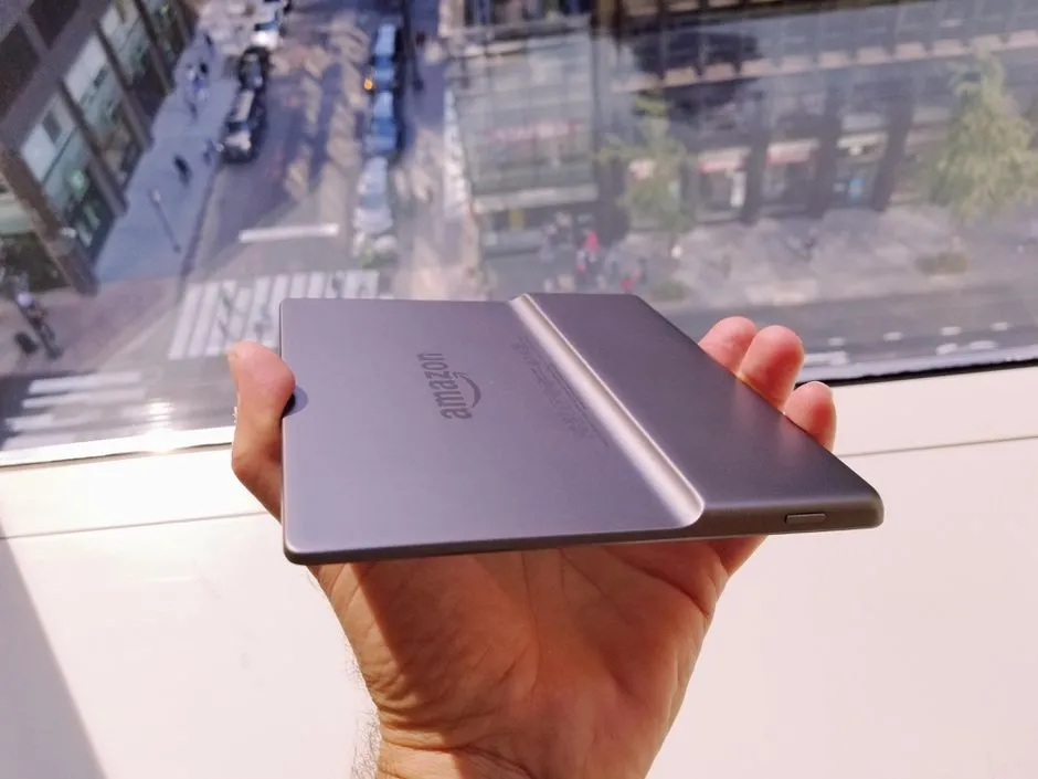 Amazon Kindle Oasis 3 - bez reklám, sivý - 32 GB, WiFi, Bluetooth, IPX8