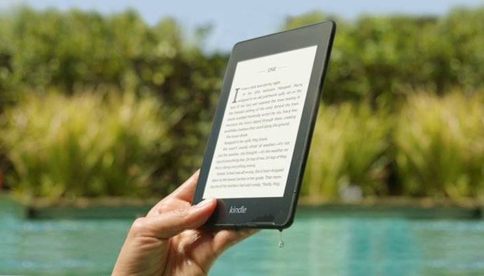 Amazon Kindle Paperwhite 4 - bez reklám, čierny - 8 GB, vodotesný, WiFi, BT, audio