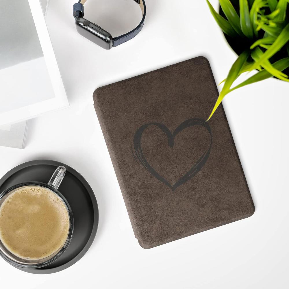 Puzdro KW Mobile Felt Brushed Heart - KW5625802 - pre Amazon Kindle Paperwhite 5 (2021) - hnedé