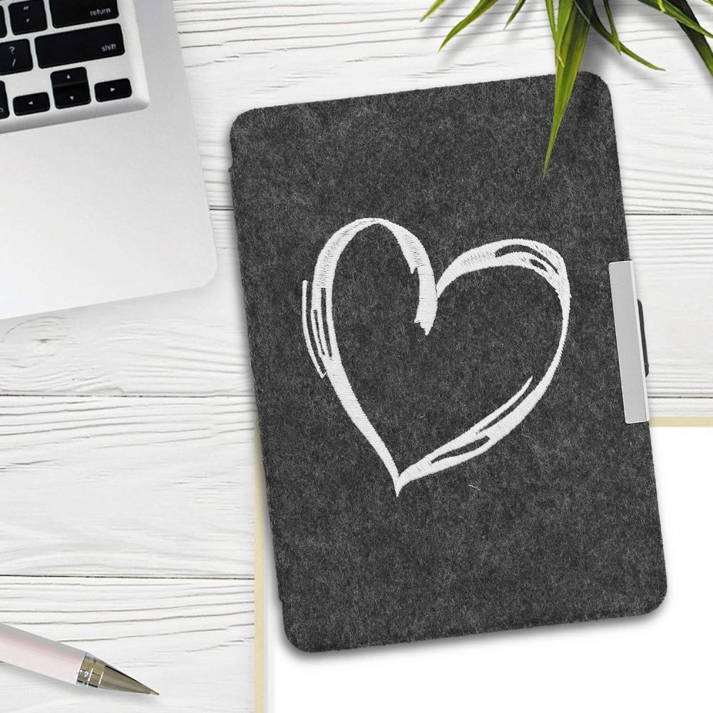Puzdro KW Mobile Felt Brushed Heart - KW4848910 - pre Amazon Kindle Paperwhite 4 (2018) - čierne