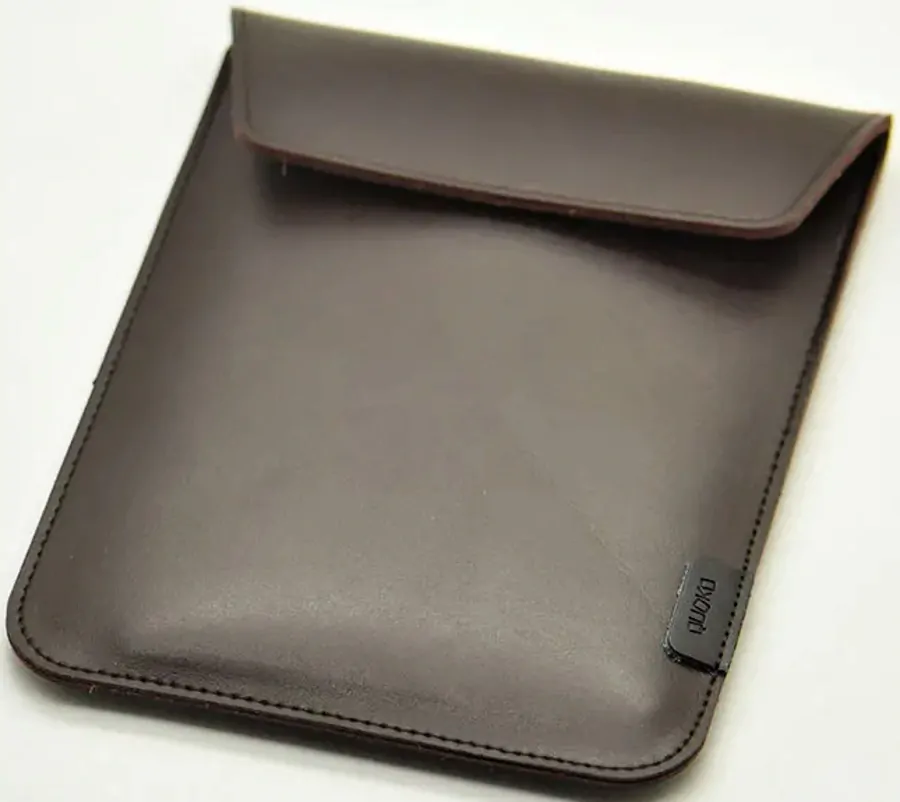 Quoko Q30-BR - Univerzálne puzdro na čítačky 6-7" - hnedé, magnetické zatváranie