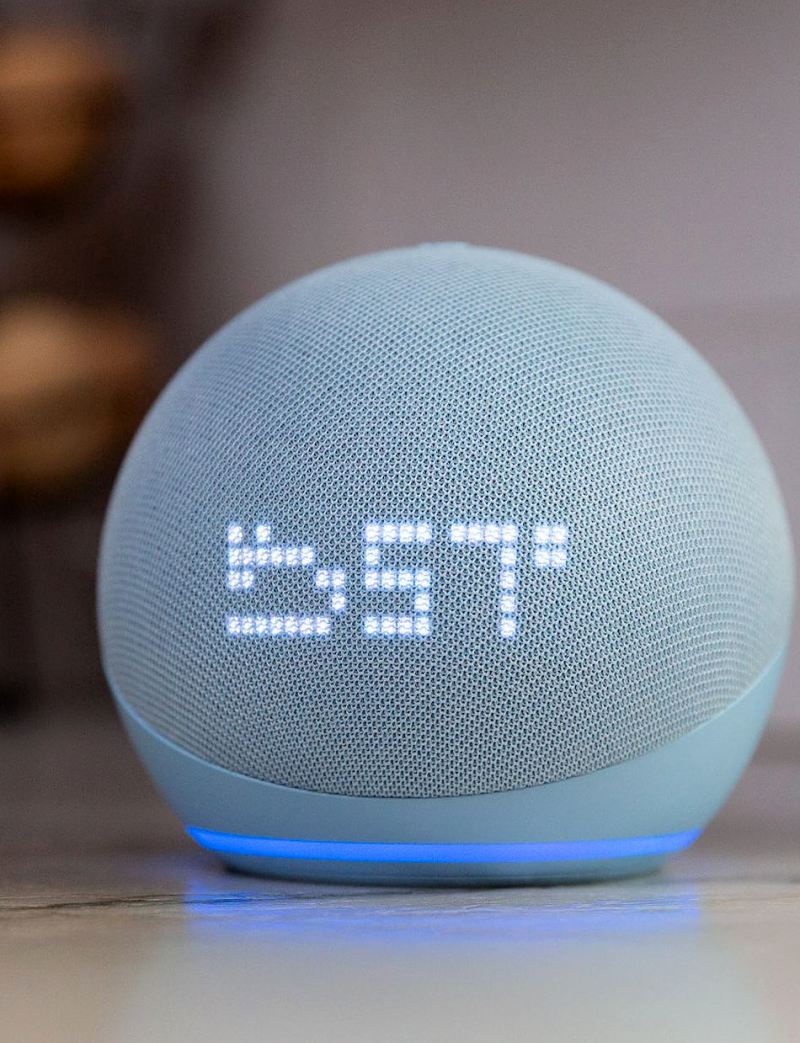 Amazon Echo DOT Clock 2022 (5. generácia) - hlasový asistent s hodinami - Deep Sea Blue (modrý)