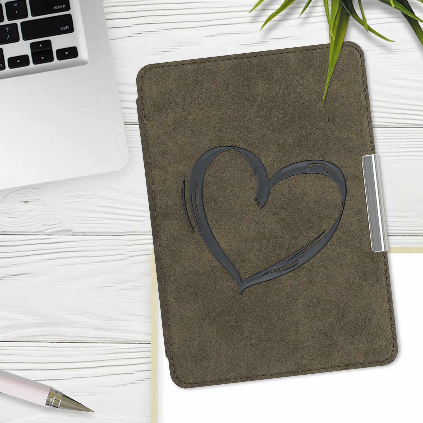 Puzdro KW Mobile Felt Brushed Heart - KW5492402 - pre Amazon Kindle Paperwhite 4 (2018) - hnedé