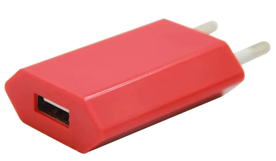 USB sieťový adaptér - AR-1005 - Univerzálna nabíjačka, 5V/1A - červená