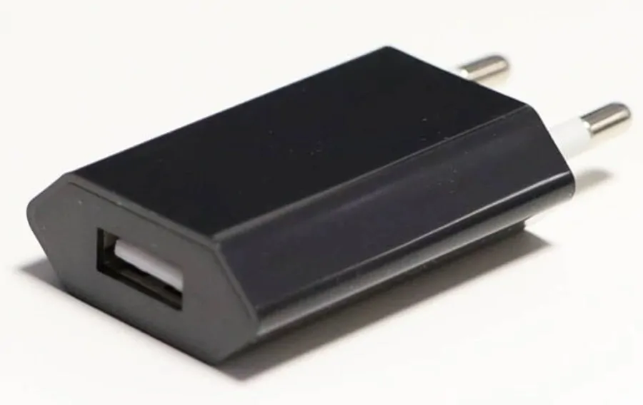 USB sieťový adaptér - AR-1000 - Univerzálna nabíjačka, 5V/1A - čierny